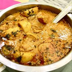 Aaloo pyaz ki gravy Wali sabzi A picture of Aaloo pyaz ki gravy Wali sabzi.
