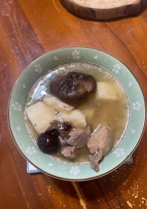 山藥香菇排骨湯**特福萬用鍋* 的食譜成品照片