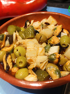 Una foto de Ensalada de patata, mejillones y espárragos