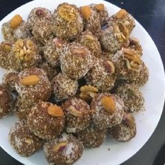 A picture of Dry fruit laddo.