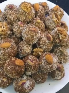 A picture of Dry fruit laddo.