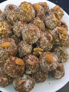 A picture of Dry fruit laddo.