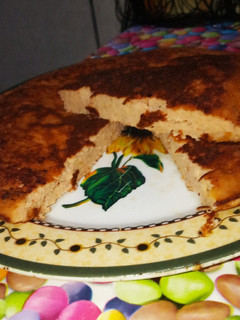 Una foto de Tortilla de salchichas frescas con tomate frito