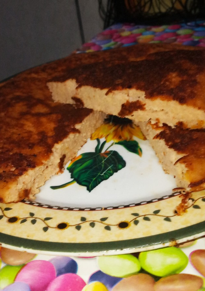 Una foto de Tortilla de salchichas frescas con tomate frito