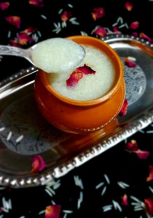 चावल की महेरी (chawal ki mathri recipe in Hindi) रेसिपी मुख्य फोटो