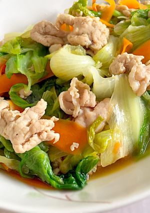 รูปของ ผักกาดแก้วกับหมูผัดซอสหอยนางรม レタスと豚肉のオイスター炒め