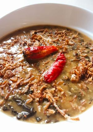 A picture of Daal Palak.