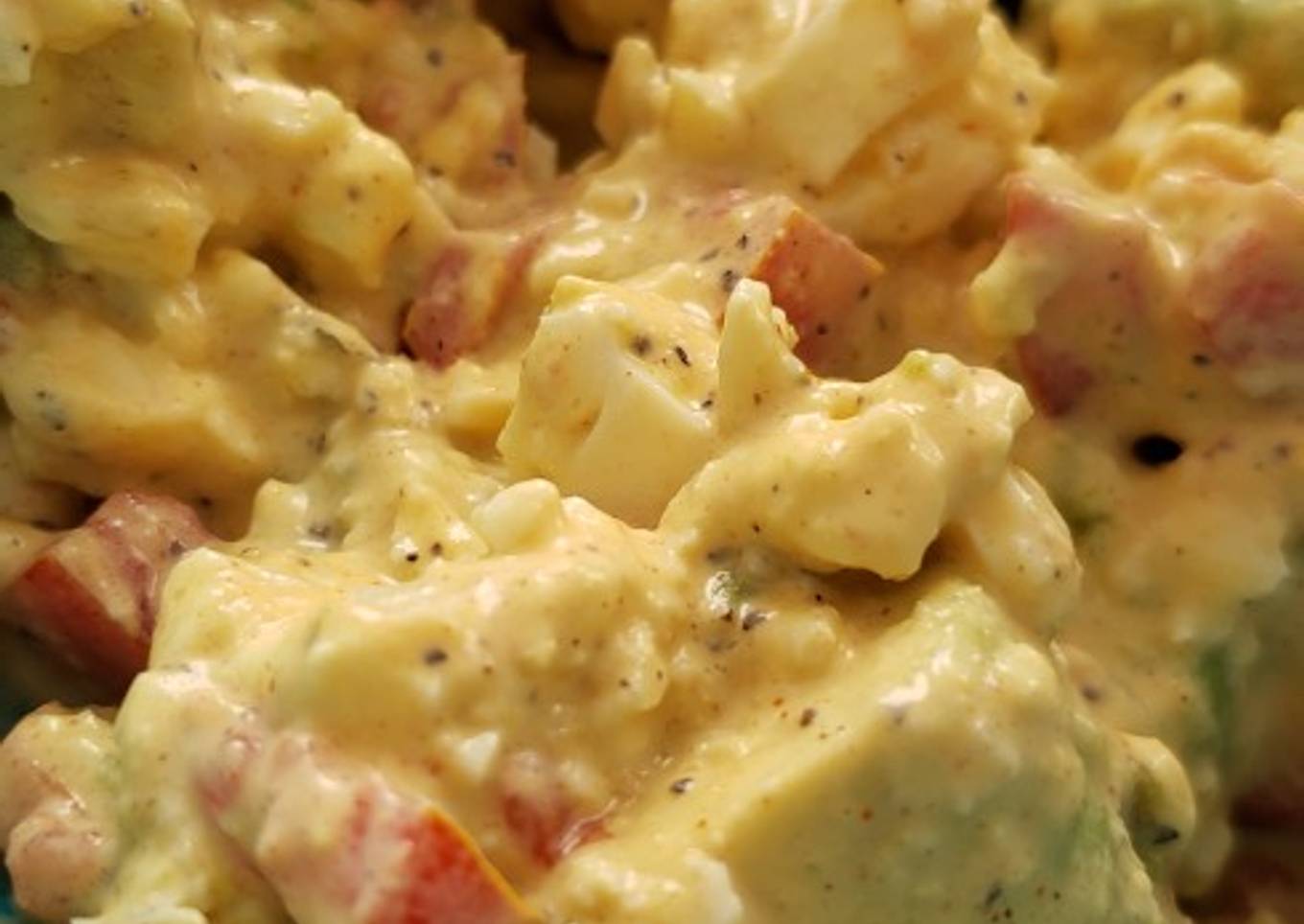 Avocado salad with eggs