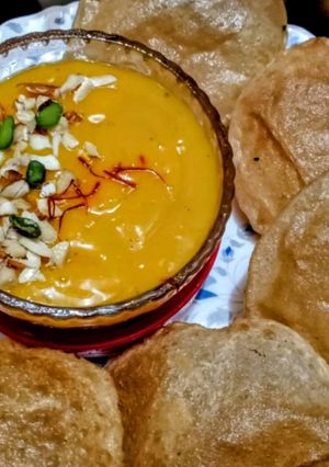 आमरस और पूरी रेसिपी मुख्य फोटो