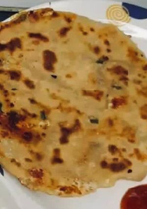 આલૂ પરાઠા (Aloo Paratha Recipe In Gujarati) રેસીપી મુખ્ય ફોટો