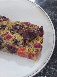 Una foto de Clafoutis de Cerezas (tarta tradicional francesa)