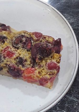 Una foto de Clafoutis de Cerezas (tarta tradicional francesa)