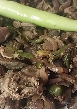 A picture of Chicken Livers and Gizzards with Onions and Peppers.