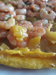 Una foto de Tortilla vaga de gambas al ajillo