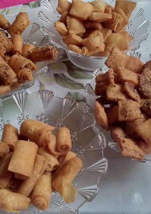 A picture of Khandvi Masala Mathri.
