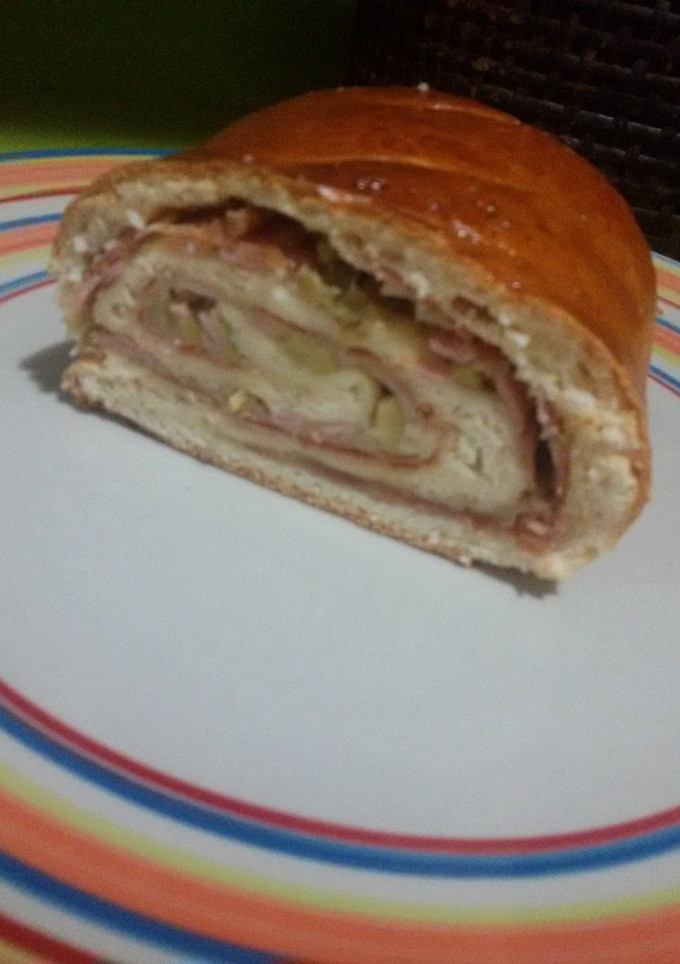 Una foto de Pan relleno de jamon, york, queso y aceitunas con thermomix