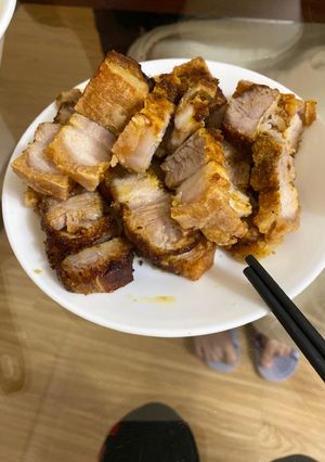 Hình của món Heo quay giòn bì.