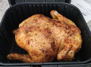 Foto principal de Pollo asado entero con su salsa en freidora de aire (AirFryer)