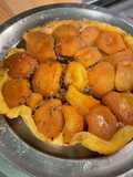 Tarte renversée aux pommes et noix de pécan