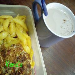 A picture of Irish potato chips, fried egg and beverage.