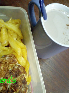 A picture of Irish potato chips, fried egg and beverage.