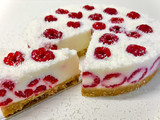 Torta fredda cocco e lamponi