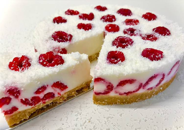 Torta fredda cocco e lamponi