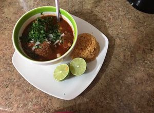 Una foto de Birria estilo jalisco