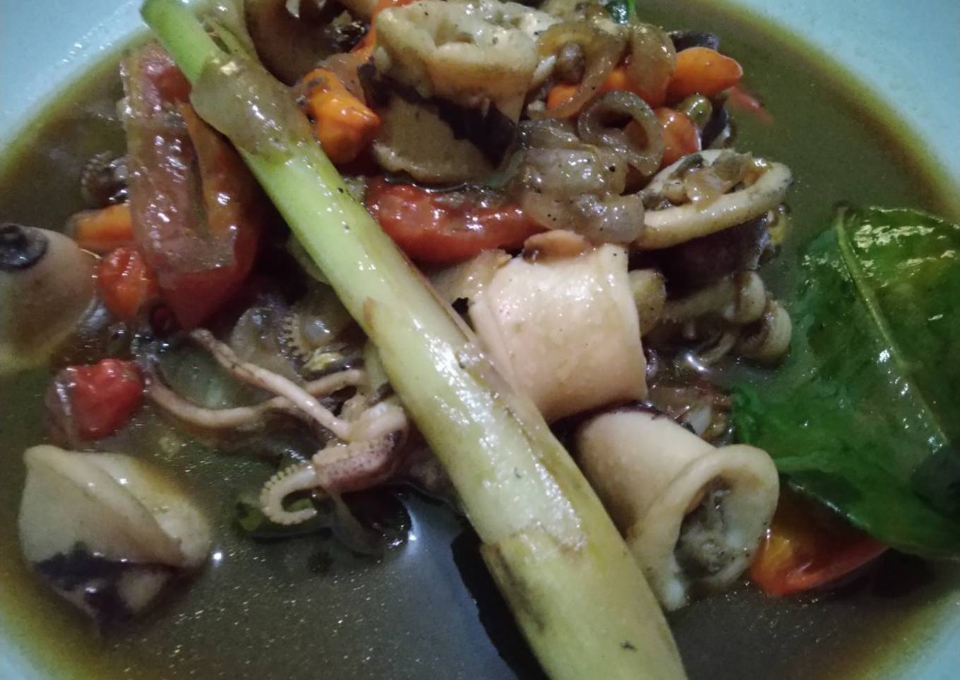 Cumi dengan cabai rawit hitam