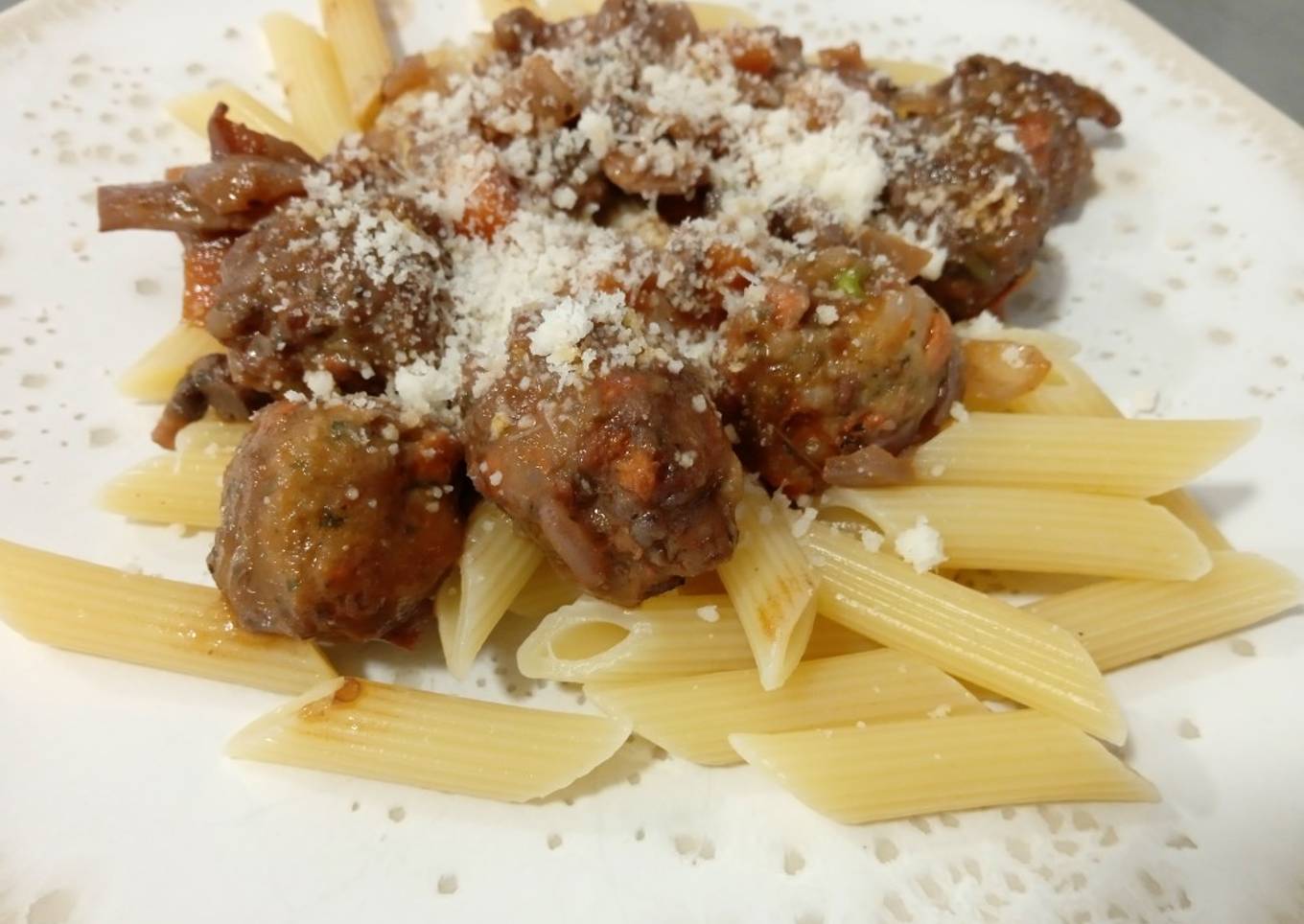 Macarrones con albóndigas veganas (de compra)