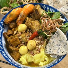 A picture of Vietnamese Quảng Noodle w/ Shrimp & Pork| Mì Quảng Tôm Thịt.