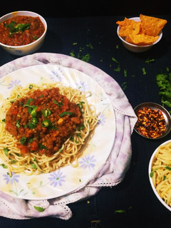 रेड लेन्टील बोलोग्नेस विथ हर्ब्स स्पेगेटी(Red lentil Bolognese with herbs spaghetti recipe in Hindi) रेसिपी मुख्य फोटो