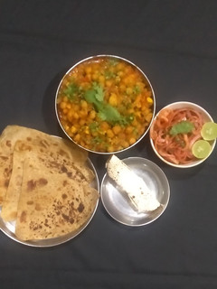 છોલે ચણા મસાલા (Chhole Chana Masala Recipe In Gujarati) રેસીપી મુખ્ય ફોટો