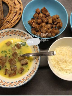 Una foto de La sopa de ajo tradicional