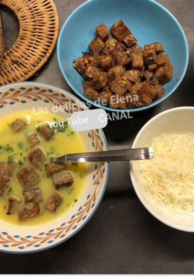 Una foto de La sopa de ajo tradicional
