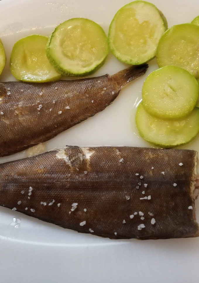 Una foto de Lenguados y calabacín al horno
