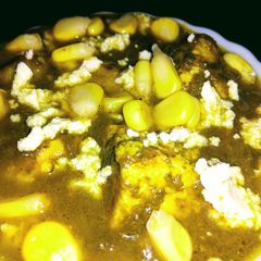 A picture of Palak paneer with Makkana and Corn.