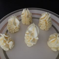 A picture of Buttercream frosting.