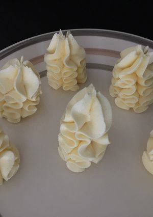 A picture of Buttercream frosting.