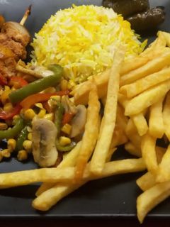 صورة لوصفة شيش طاووق مع رز وبطاطا