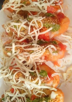 ફ્રાય બ્રેડ રોલ્સ ચીઝ ચાટ(FRY BREAD ROLLS CHEESE CHAt) રેસીપી મુખ્ય ફોટો