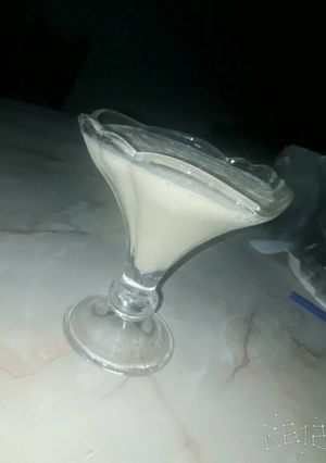 Una foto de Batido de Banana y Durazno Con Yogur"🍹