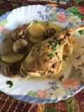 Conejo con papas y champiñones