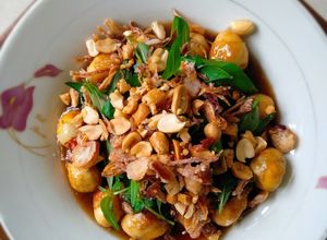 Hình của món Trứng cút xào me.