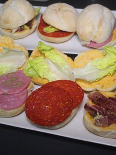 Una foto de Mini bollitos variados