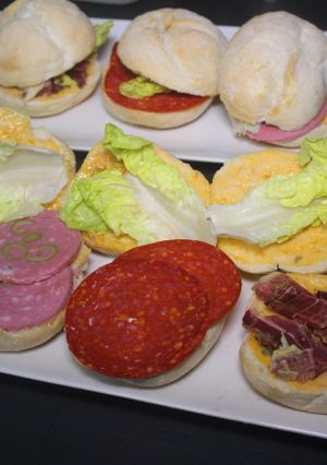 Una foto de Mini bollitos variados