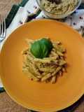 Pennette con il pesto di tonno olive capperi parmigiano basilico