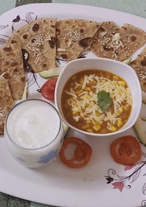 કોર્ન સબ્જી વીથ તીલ પરાઠા રેસીપી મુખ્ય ફોટો