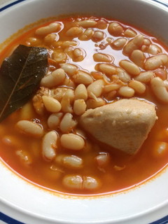 Una foto de Habichuelas con carne (cordero o/y pollo)