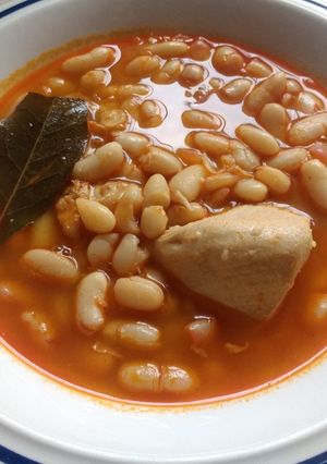 Una foto de Habichuelas con carne (cordero o/y pollo)